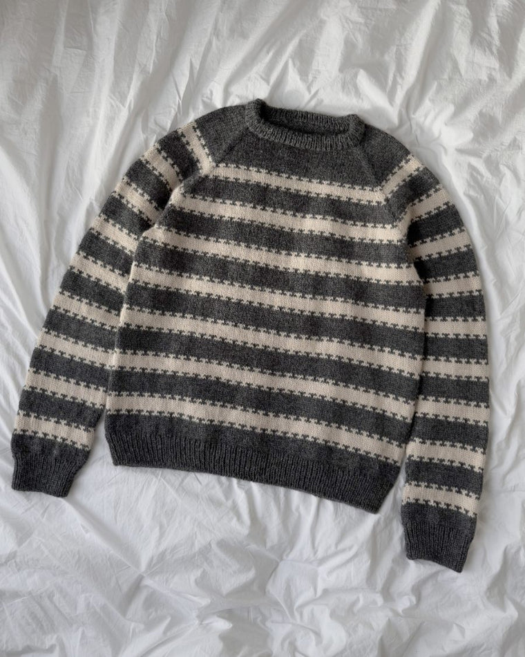 Closeup af hvid og grå Key Sweater Man