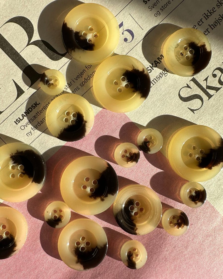 Lys knap på 12 mm i galalit