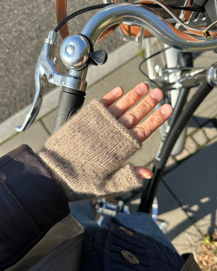 Liggebillede af lyse Penny Gloves