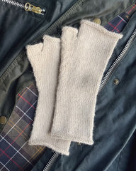Liggebillede af lyse Penny Gloves